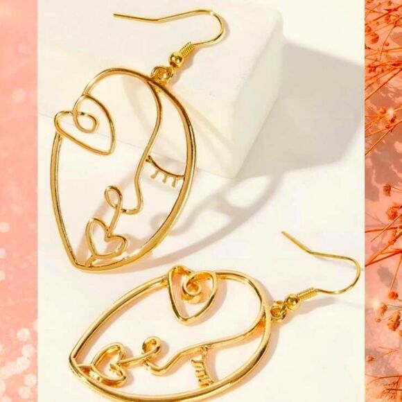 Women's Face Shaped Earrings in Yellow Gold Overlay NWOT - Picture 2 of 7